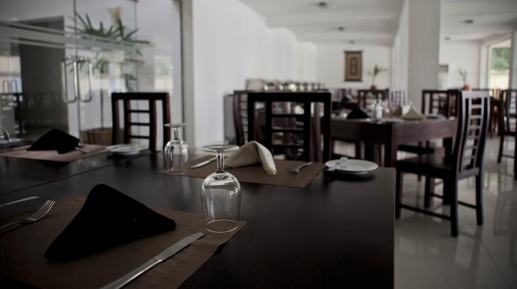 Lavendish Okrin Hotel Kataragama Luaran gambar